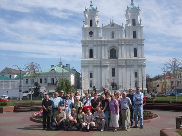 Nr 12  przed katedr na dawnym Placu Batorego (obecnie Plac Sowiecki)